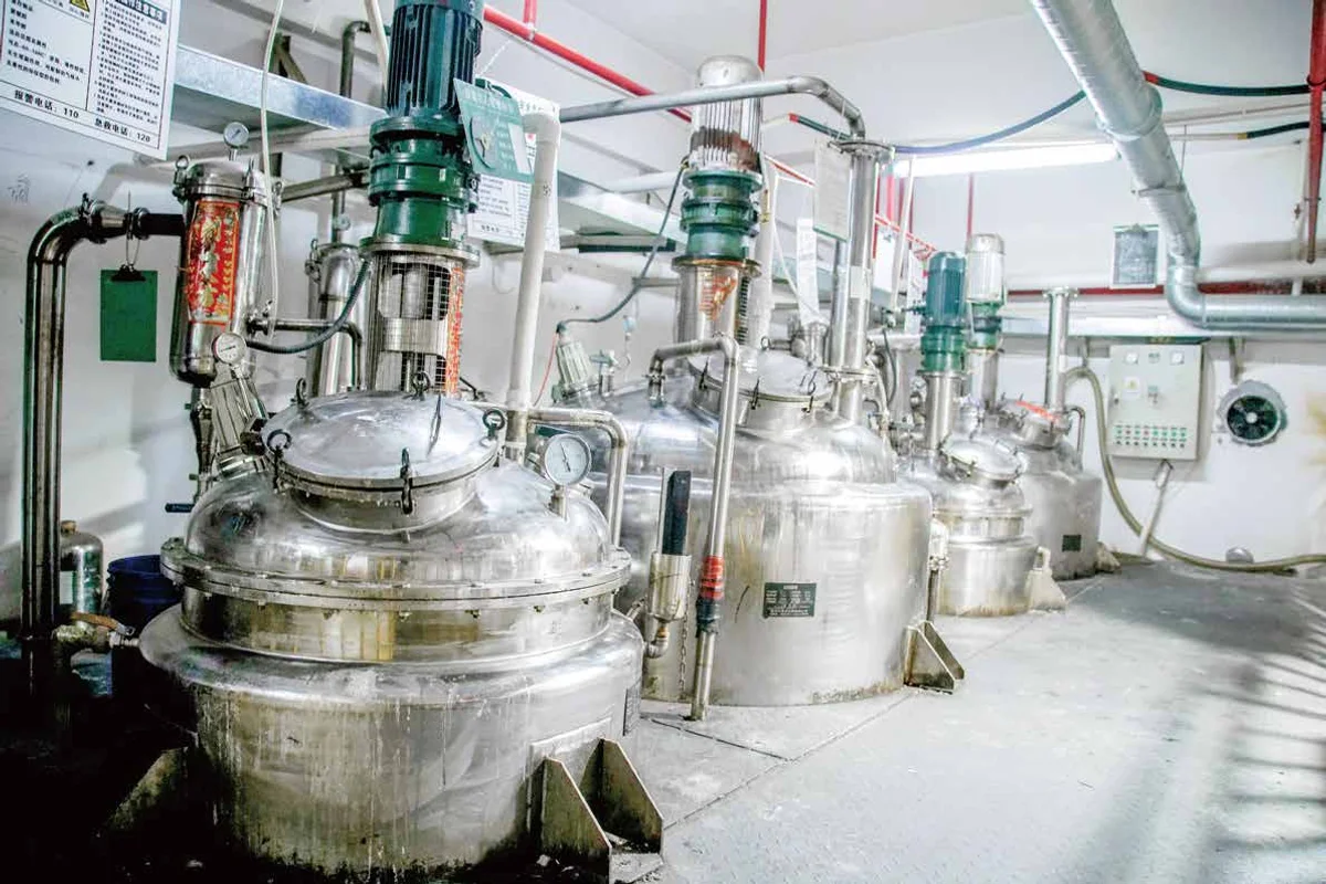 Desay production workshop — stainless steel reactor vessels for adhesive manufacturing